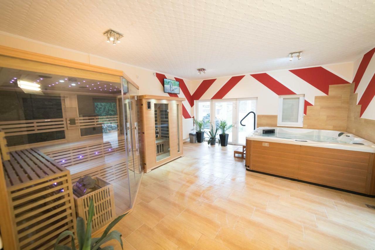 Hotel Brillwellness à Zalakaros Extérieur photo